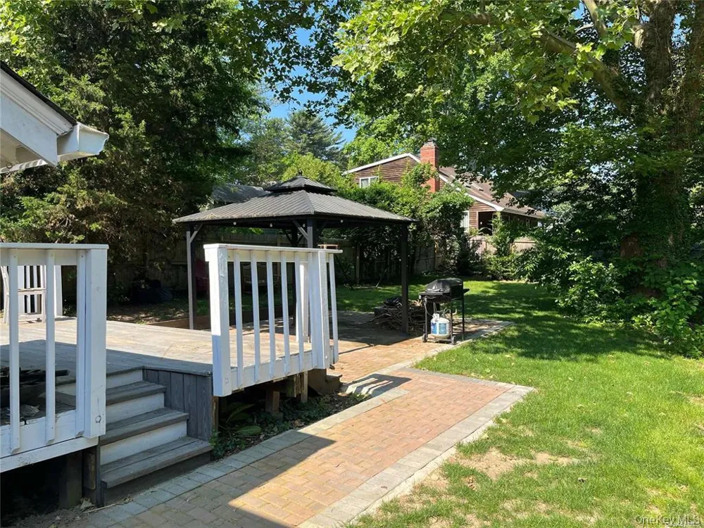 25 Willow Avenue Huntington, NY 11743
