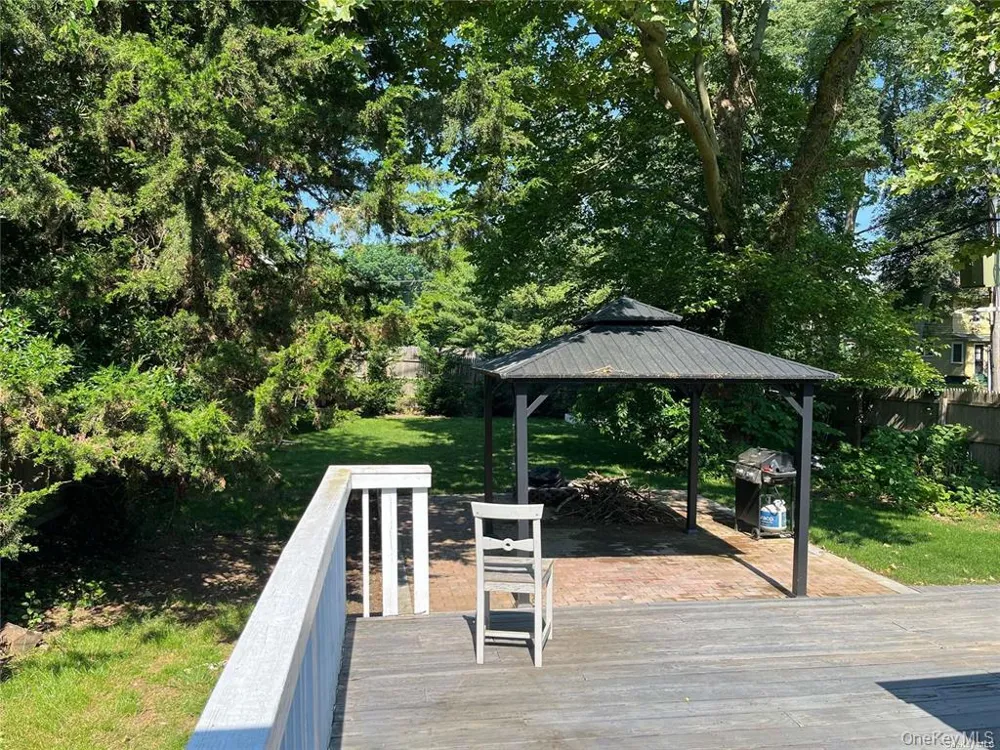25 Willow Avenue Huntington, NY 11743