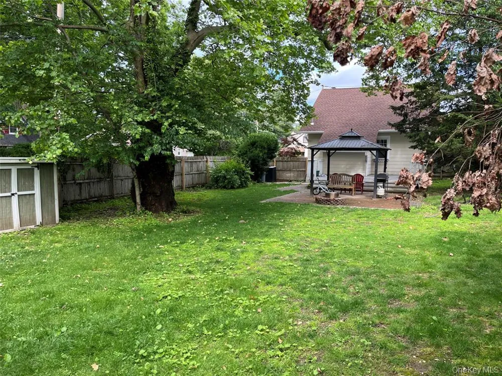 25 Willow Avenue Huntington, NY 11743