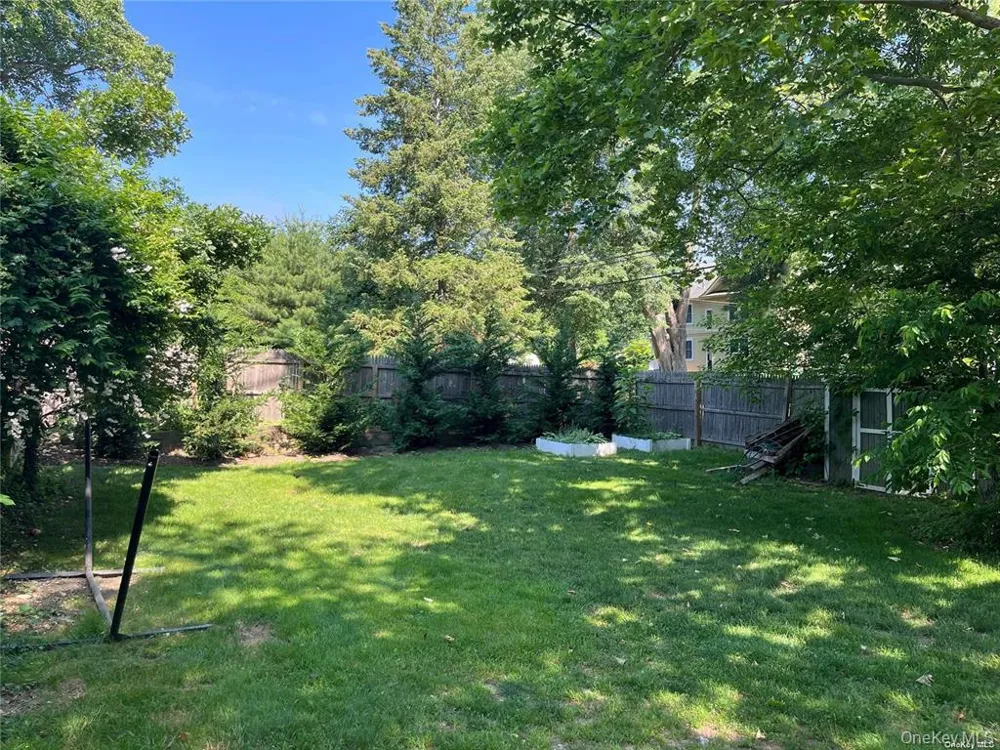 25 Willow Avenue Huntington, NY 11743