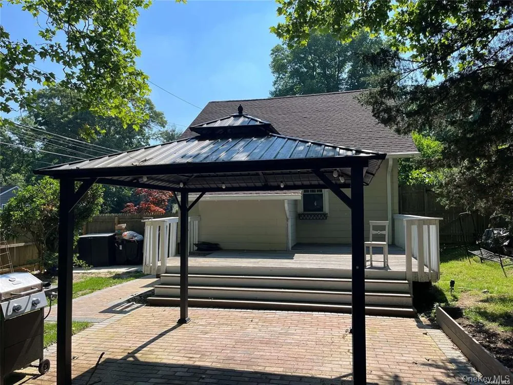 25 Willow Avenue Huntington, NY 11743