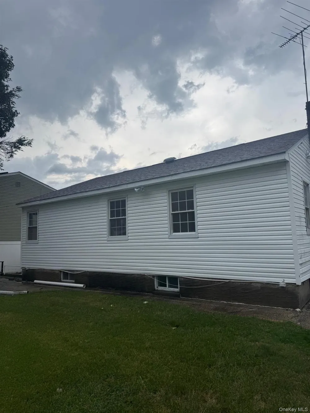 14 Larch Street Hicksville, NY 11801