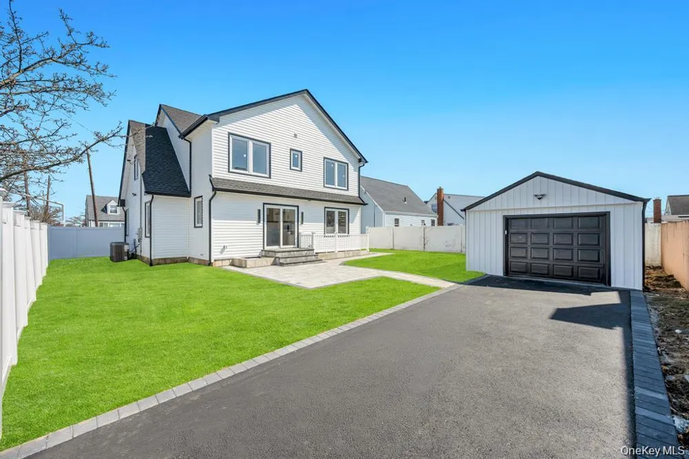 28 S Elm Street Hicksville, NY 11801