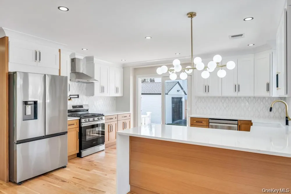 28 S Elm Street Hicksville, NY 11801