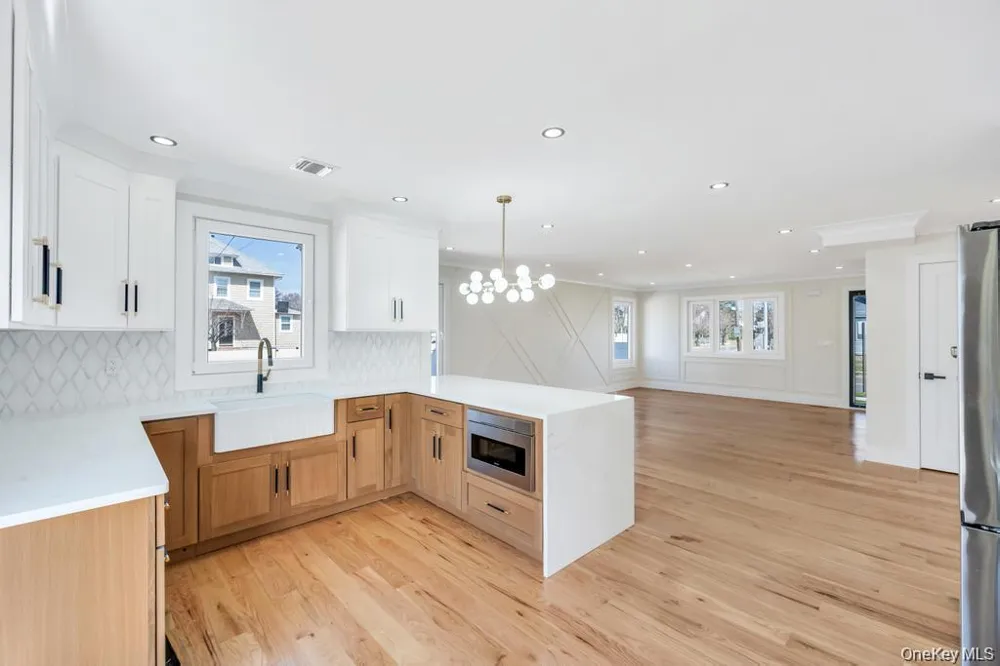 28 S Elm Street Hicksville, NY 11801