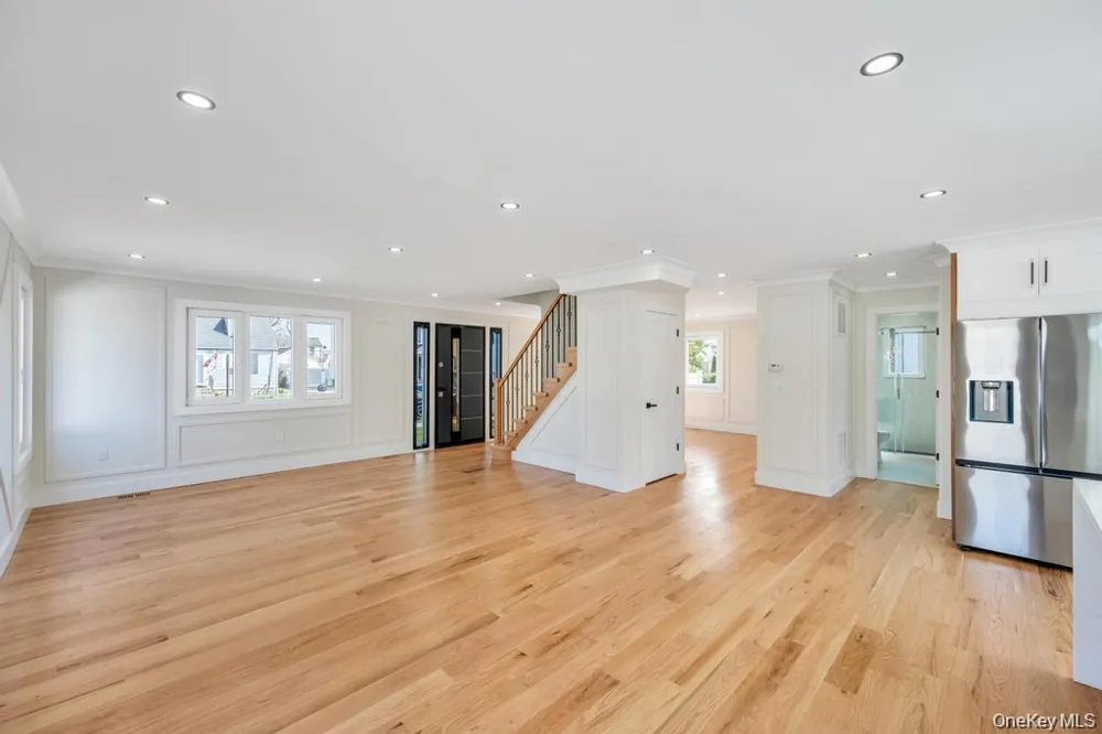 28 S Elm Street Hicksville, NY 11801