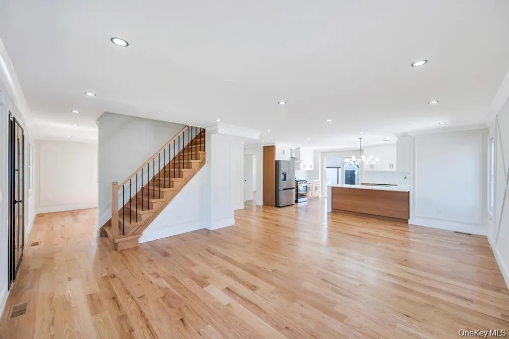 28 S Elm Street Hicksville, NY 11801