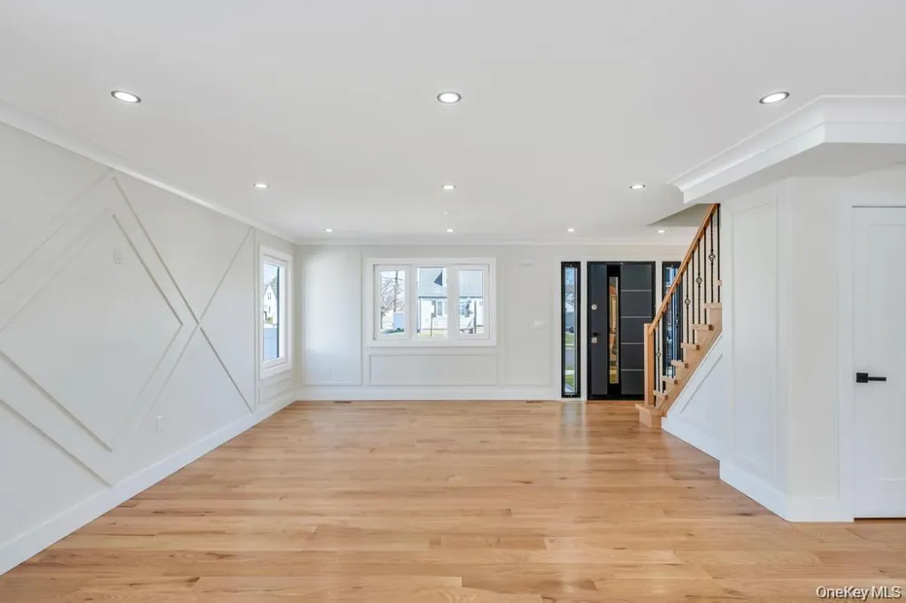 28 S Elm Street Hicksville, NY 11801