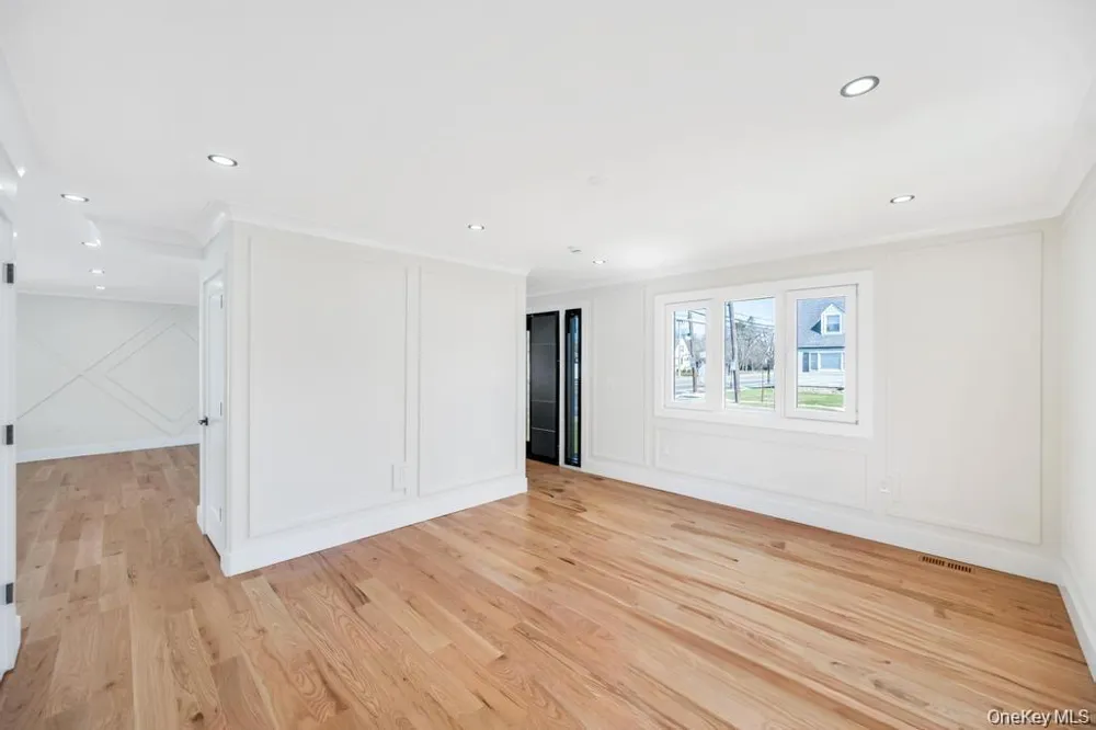 28 S Elm Street Hicksville, NY 11801