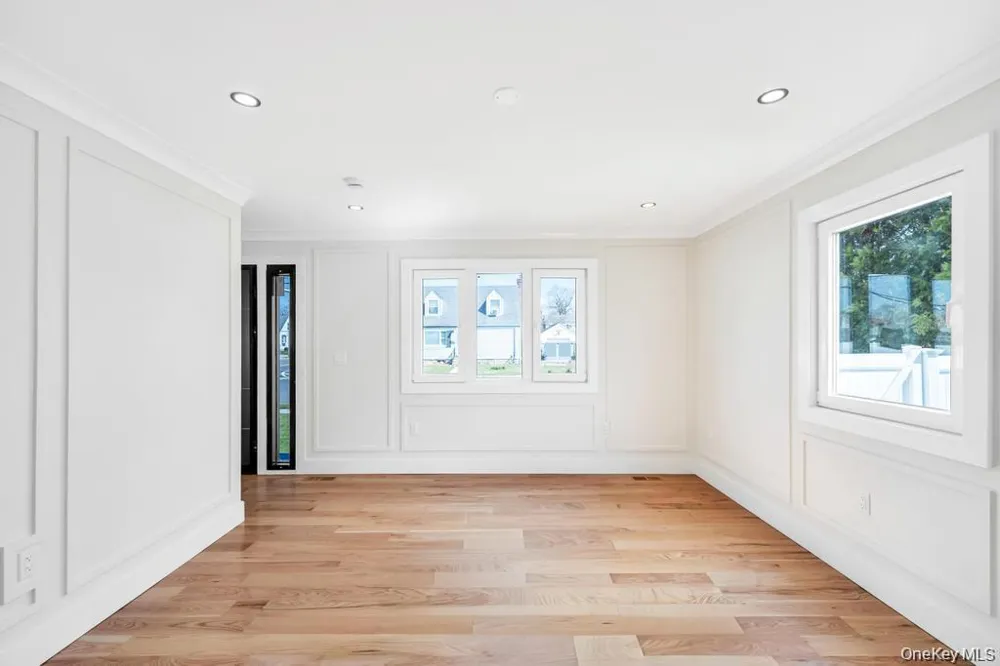 28 S Elm Street Hicksville, NY 11801