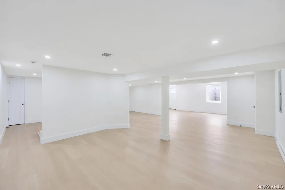 28 S Elm Street Hicksville, NY 11801