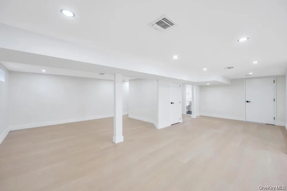 28 S Elm Street Hicksville, NY 11801