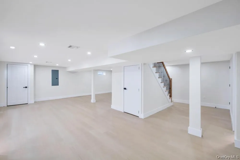 28 S Elm Street Hicksville, NY 11801