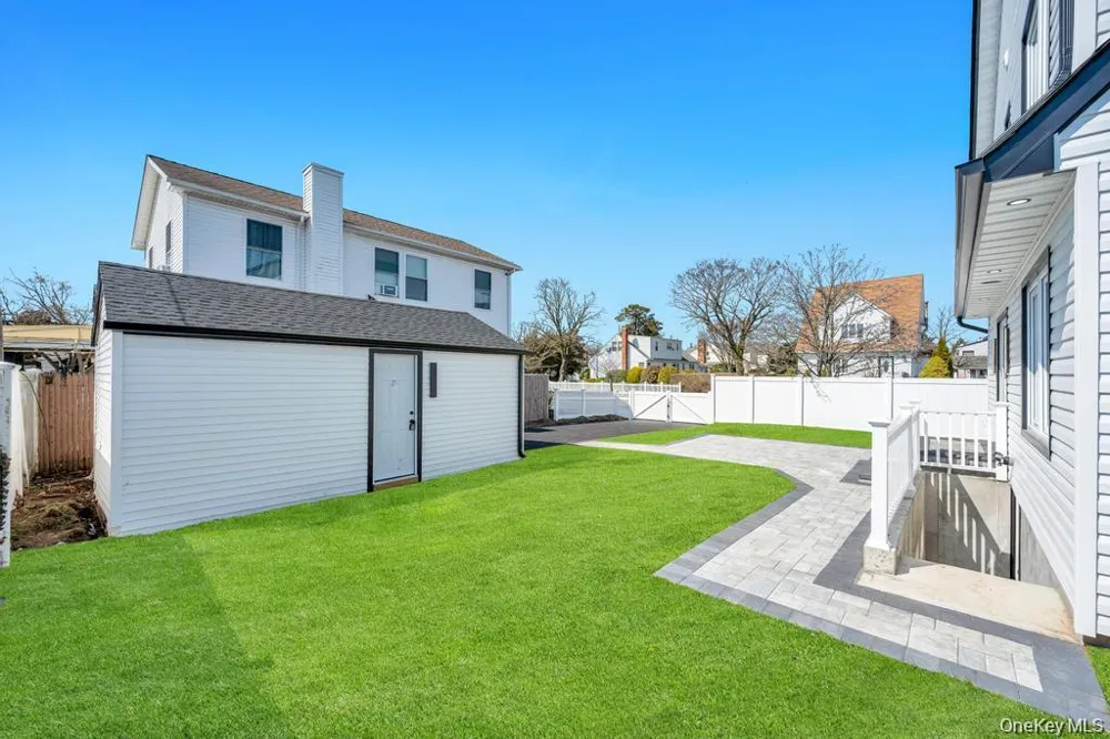 28 S Elm Street Hicksville, NY 11801