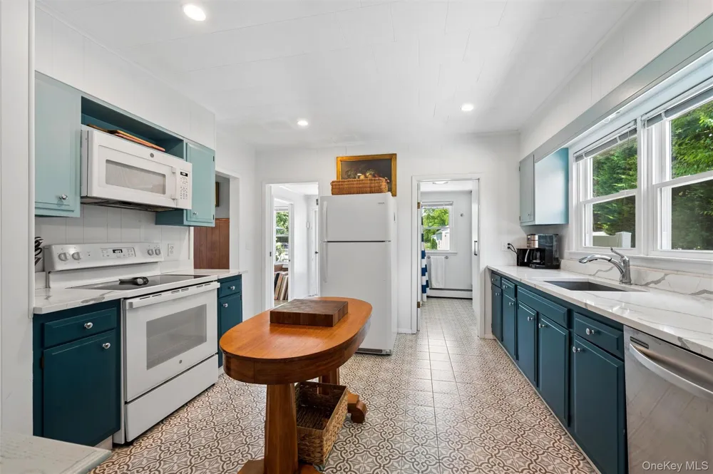 15 S Bay Avenue Eastport, NY 11941