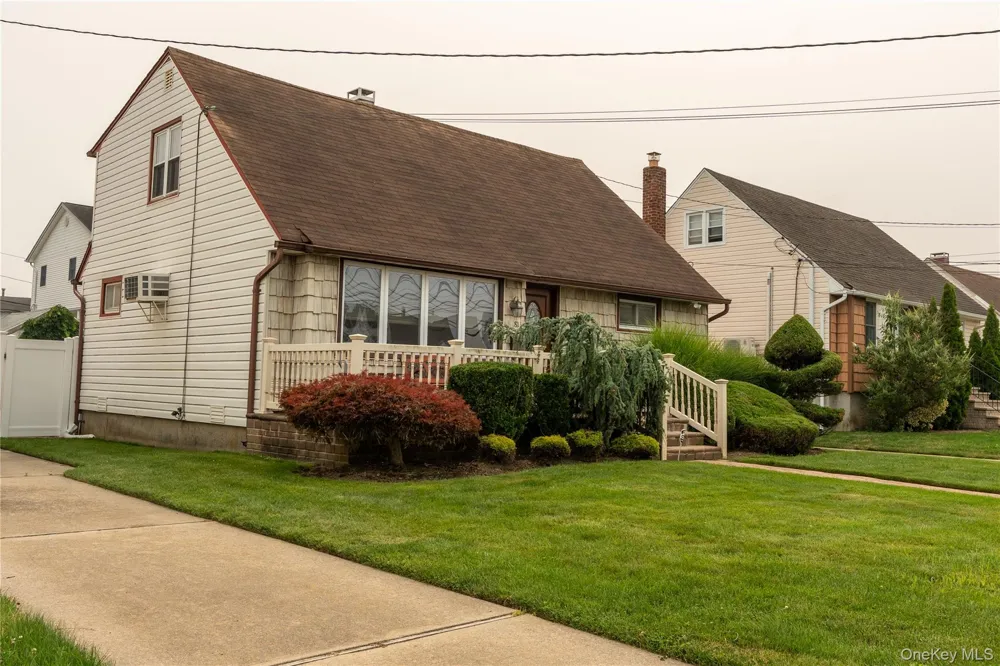 81 Montgomery Avenue Oceanside, NY 11572