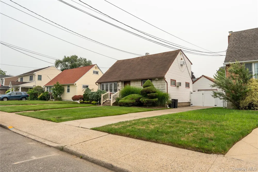 81 Montgomery Avenue Oceanside, NY 11572