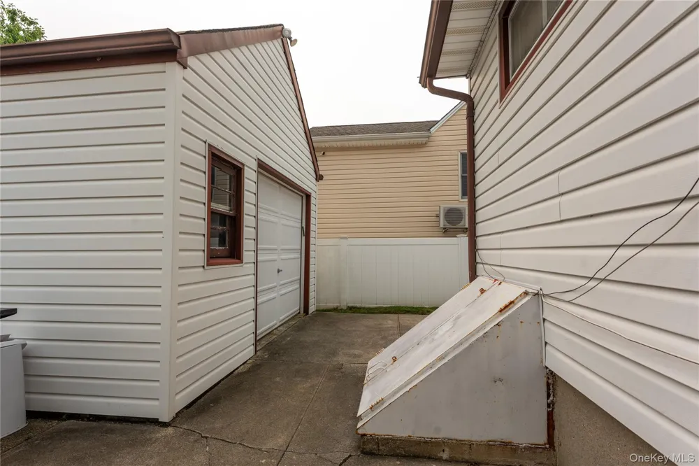 81 Montgomery Avenue Oceanside, NY 11572