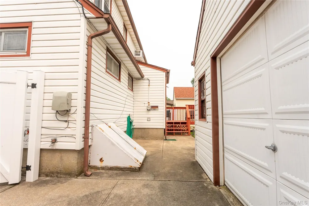 81 Montgomery Avenue Oceanside, NY 11572