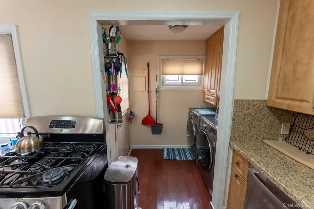 81 Montgomery Avenue Oceanside, NY 11572