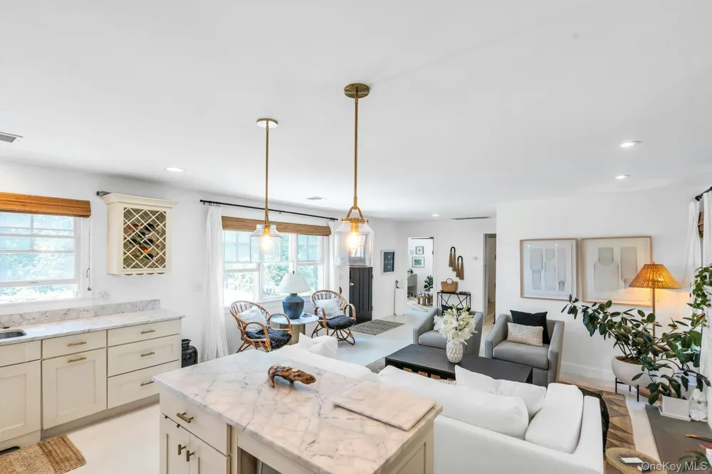 2705 W Creek Avenue Cutchogue, NY 11935