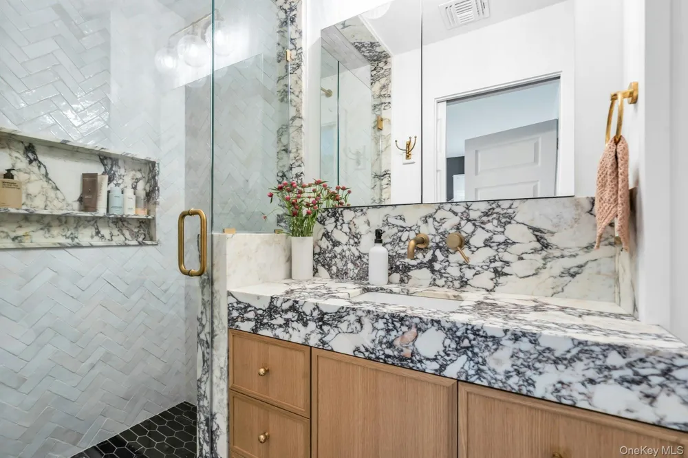 2705 W Creek Avenue Cutchogue, NY 11935