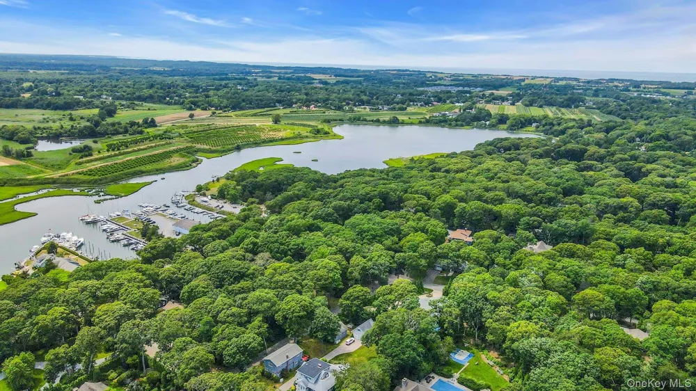 2705 W Creek Avenue Cutchogue, NY 11935