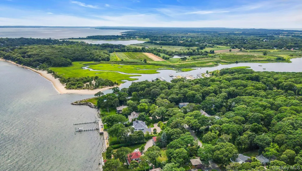 2705 W Creek Avenue Cutchogue, NY 11935