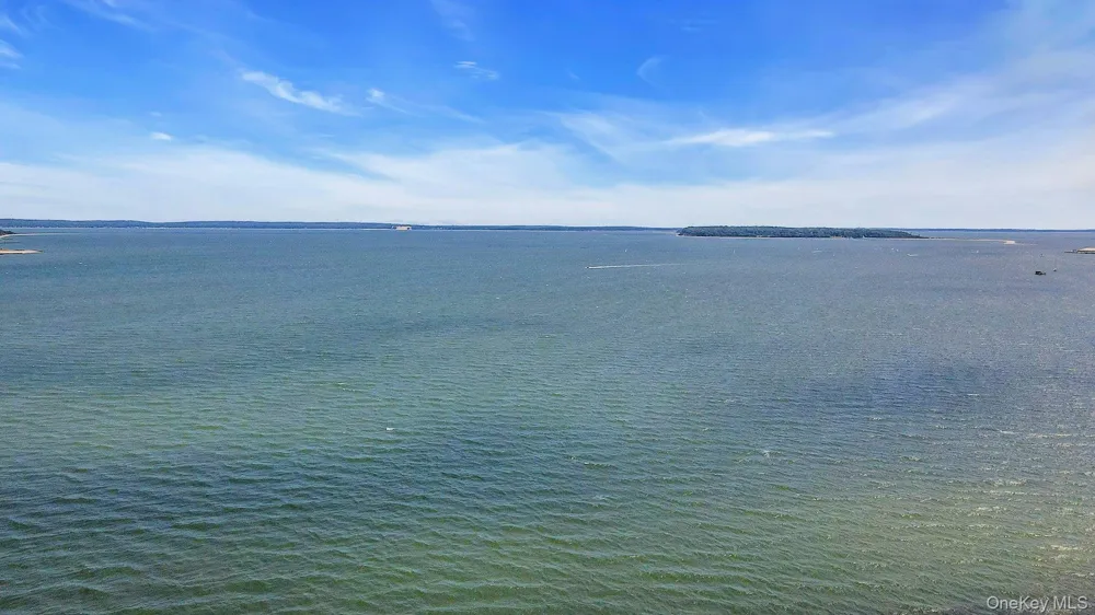 2705 W Creek Avenue Cutchogue, NY 11935