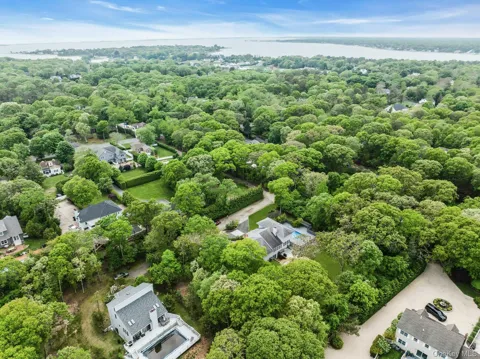 39 Bay Avenue W