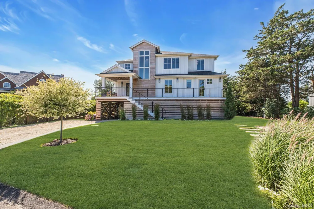 29 Tiana Circle Hampton Bays, NY 11946