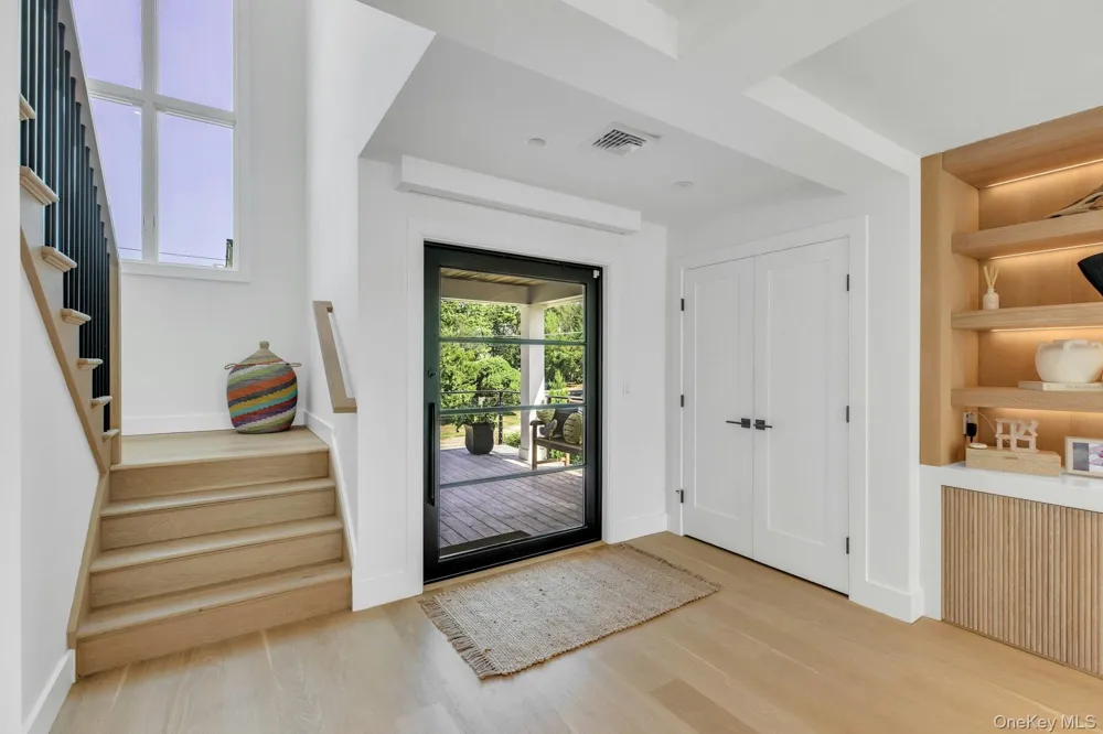 29 Tiana Circle Hampton Bays, NY 11946