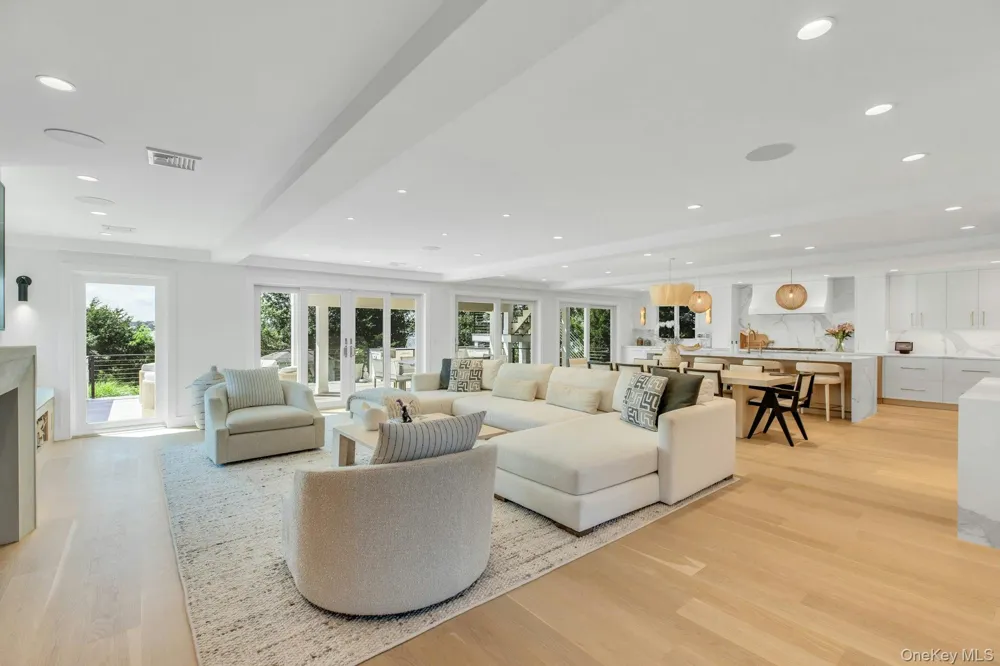 29 Tiana Circle Hampton Bays, NY 11946