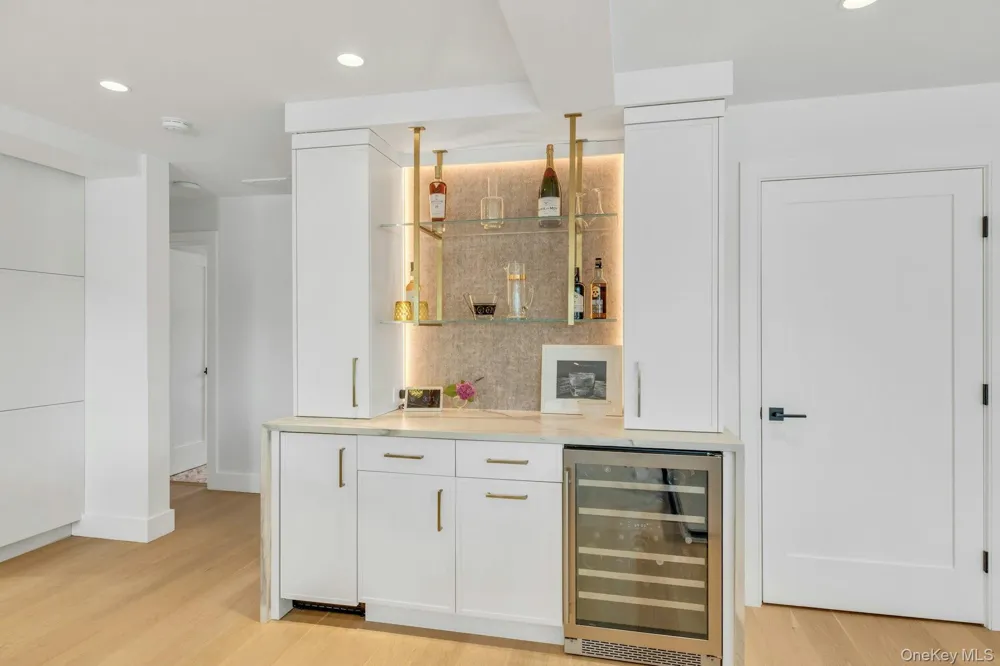 29 Tiana Circle Hampton Bays, NY 11946
