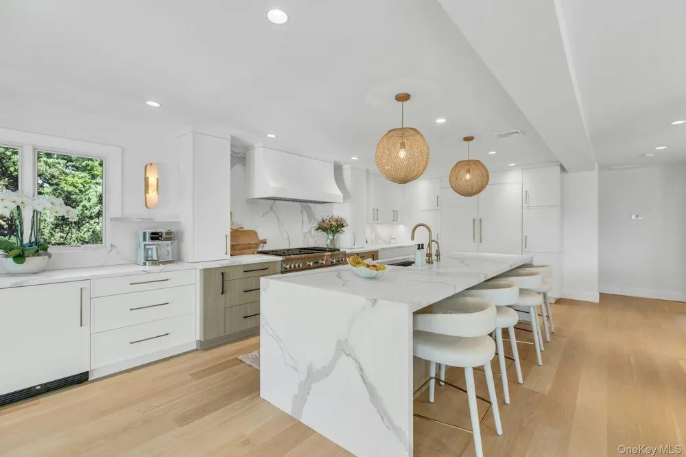 29 Tiana Circle Hampton Bays, NY 11946