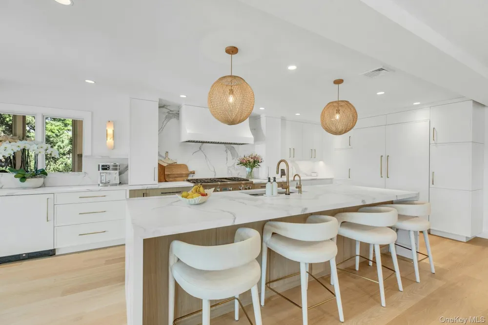 29 Tiana Circle Hampton Bays, NY 11946
