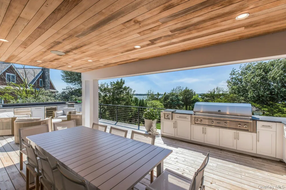 29 Tiana Circle Hampton Bays, NY 11946