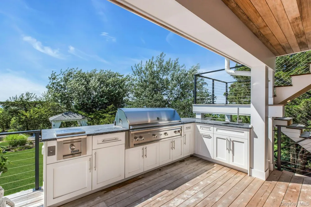 29 Tiana Circle Hampton Bays, NY 11946