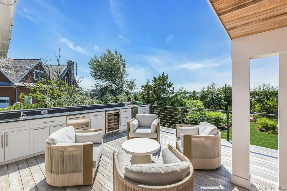 29 Tiana Circle Hampton Bays, NY 11946
