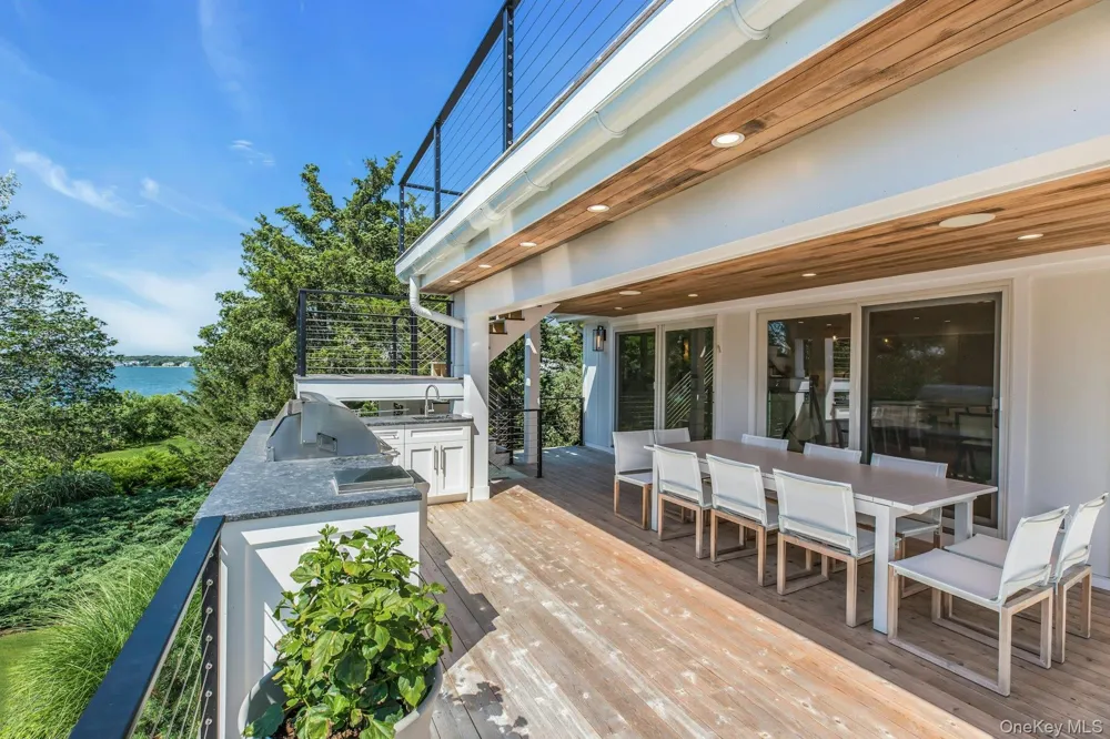 29 Tiana Circle Hampton Bays, NY 11946