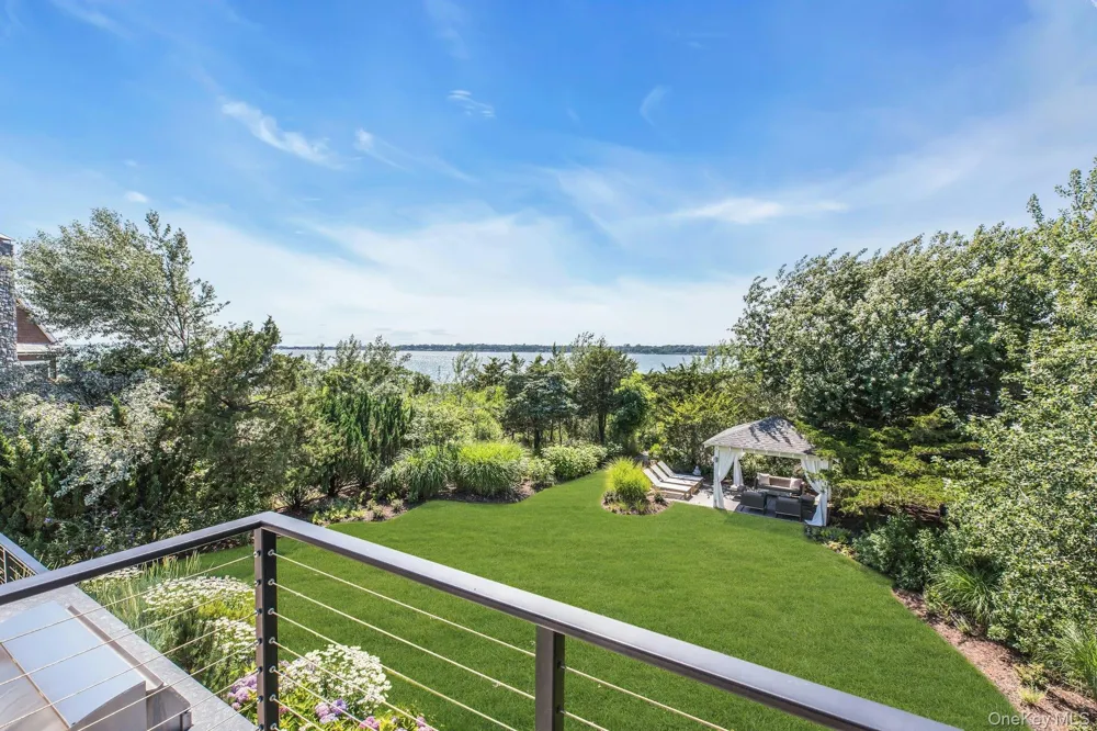 29 Tiana Circle Hampton Bays, NY 11946