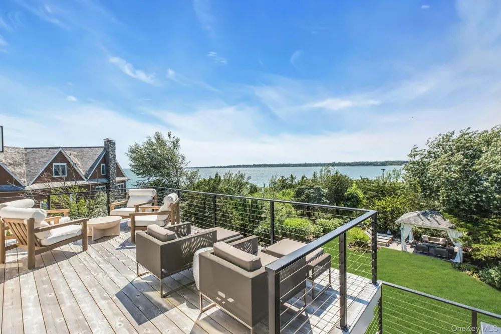 29 Tiana Circle Hampton Bays, NY 11946