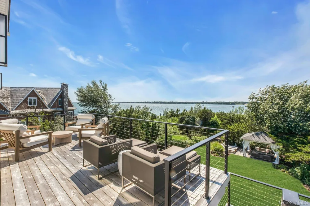29 Tiana Circle Hampton Bays, NY 11946