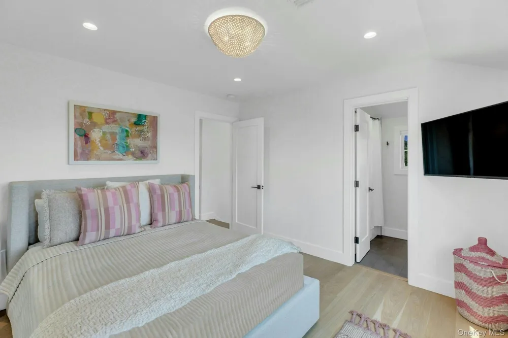 29 Tiana Circle Hampton Bays, NY 11946
