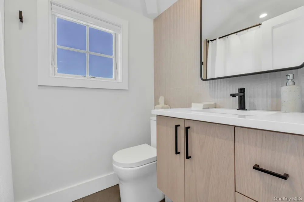 29 Tiana Circle Hampton Bays, NY 11946