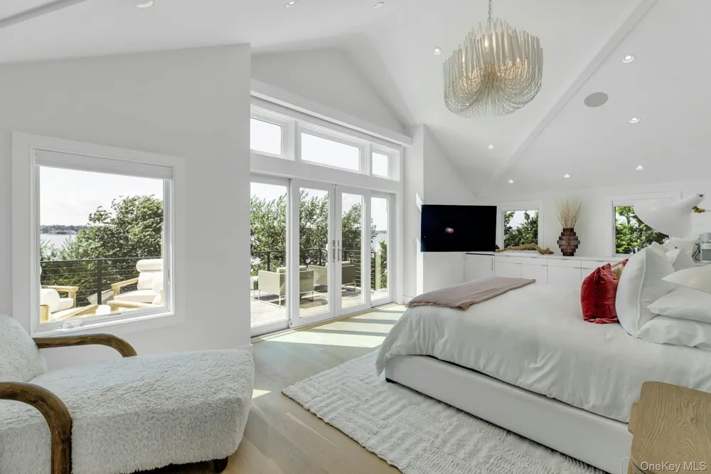 29 Tiana Circle Hampton Bays, NY 11946