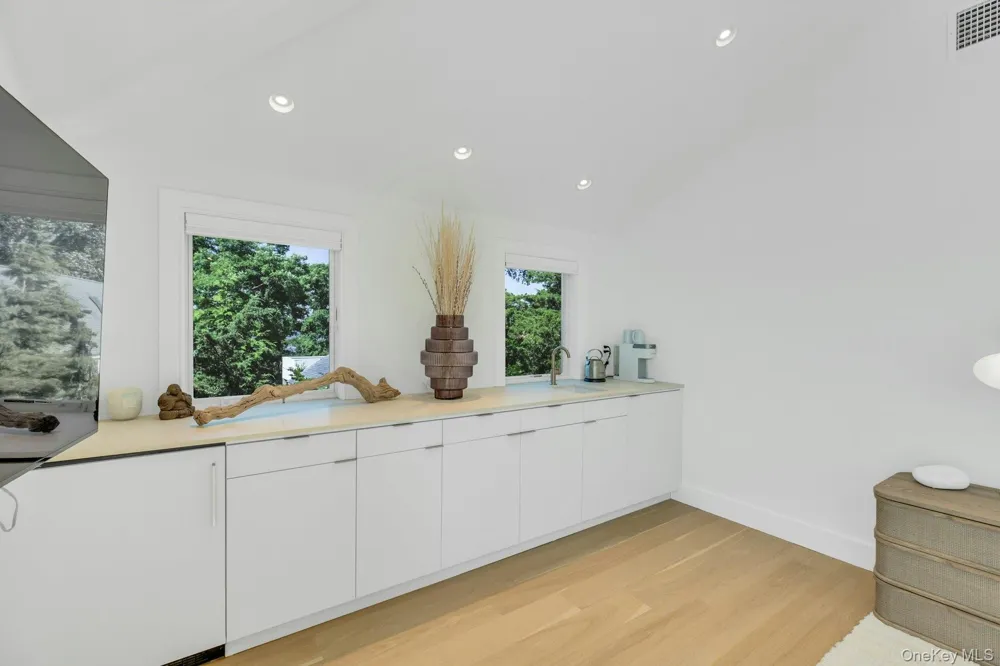 29 Tiana Circle Hampton Bays, NY 11946