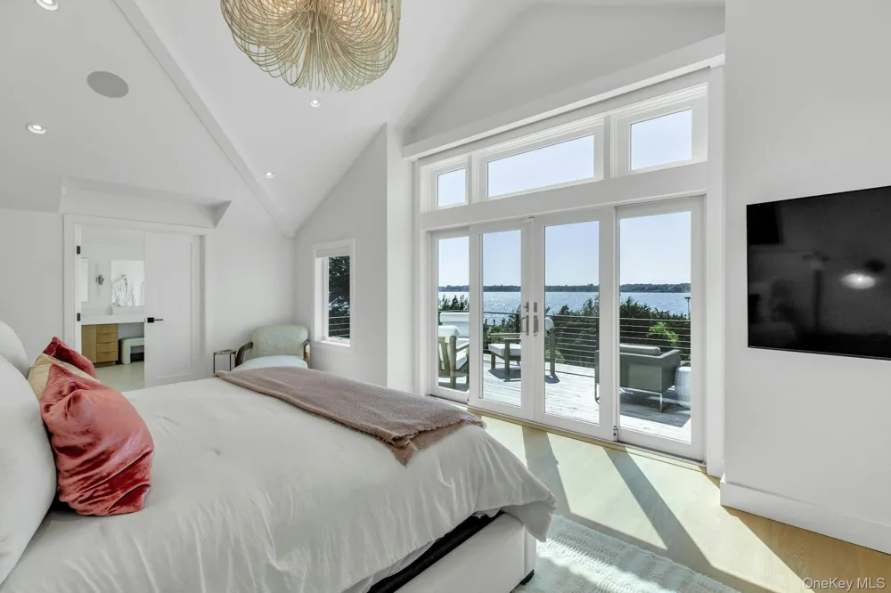29 Tiana Circle Hampton Bays, NY 11946