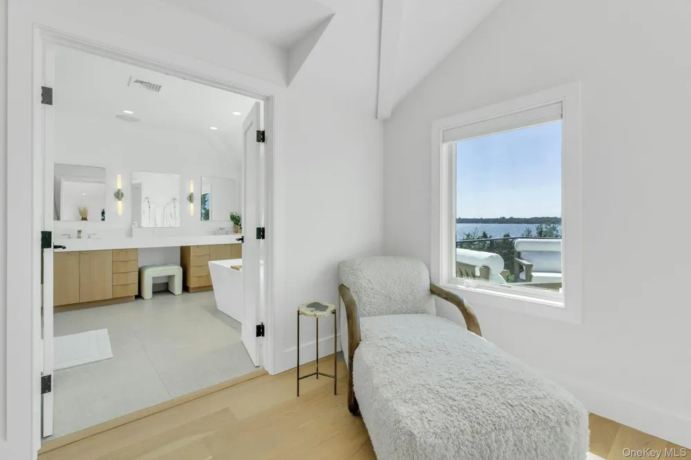 29 Tiana Circle Hampton Bays, NY 11946