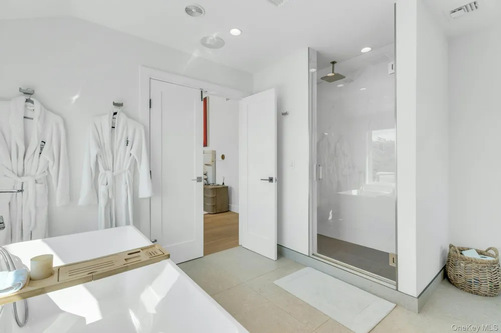 29 Tiana Circle Hampton Bays, NY 11946